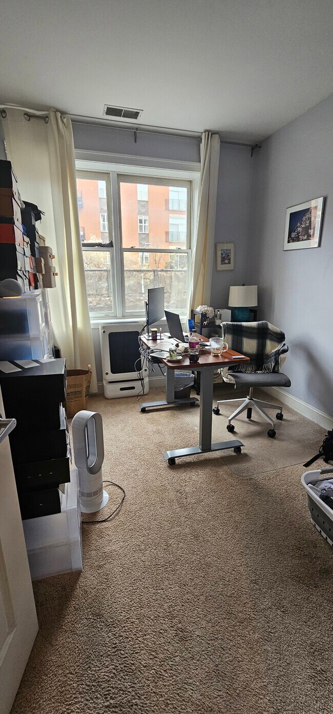 Building Photo - 2330 W St Paul Ave