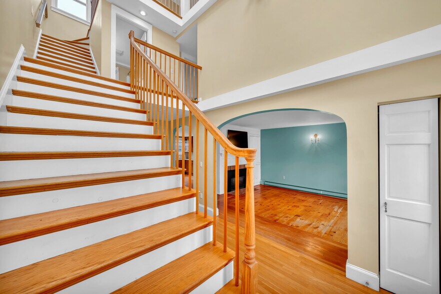 Building Photo - 4 Warren St