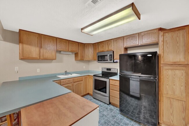 Building Photo - 4874 W 8660 S