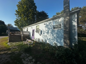 Building Photo - 686 S Windsor St