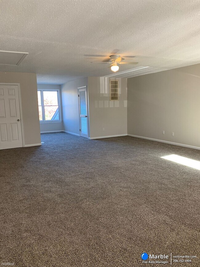 Building Photo - 3 br, 1 bath Townhome - 1426 Dighton Ct