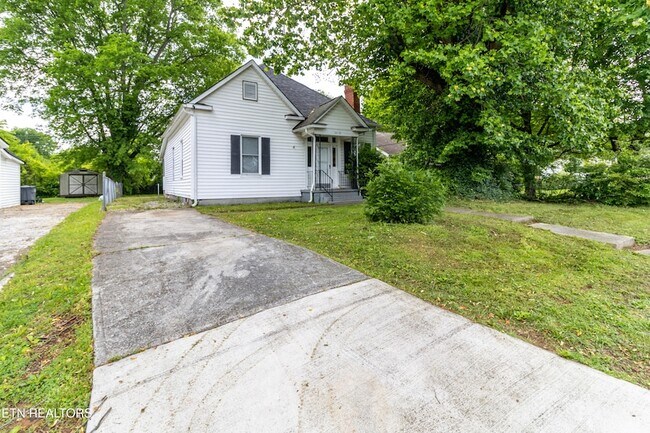 Building Photo - 2638 Barton St