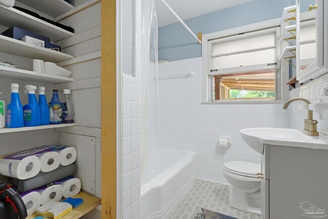 Building Photo - 730 Nagel Dr