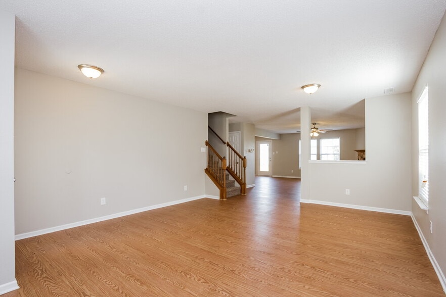 Building Photo - 1929 Orchid Bloom Dr