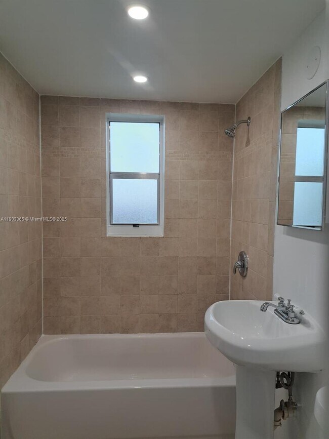 Building Photo - 23 Phoenetia Ave