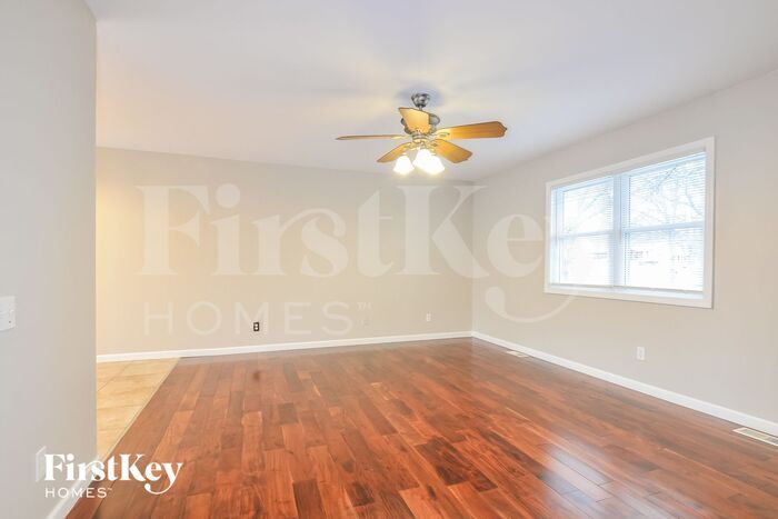 Building Photo - 1562 Glenage Dr