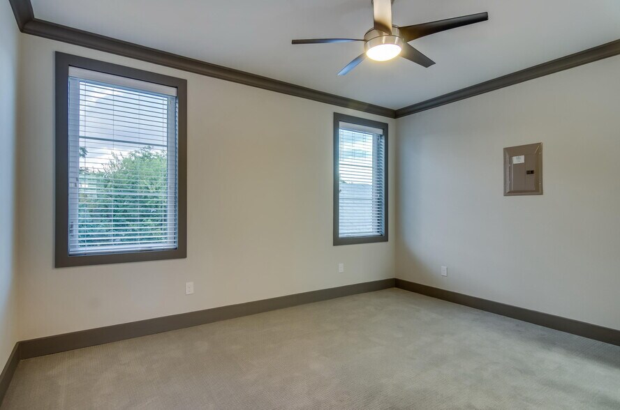 Bedroom - 516 E Ashby Pl