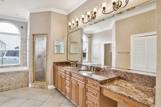 Building Photo - 2018 Crown Pointe Blvd