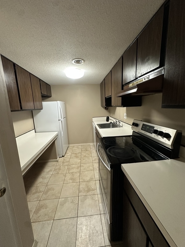 Building Photo - 1855 Poplar Woods Cir W