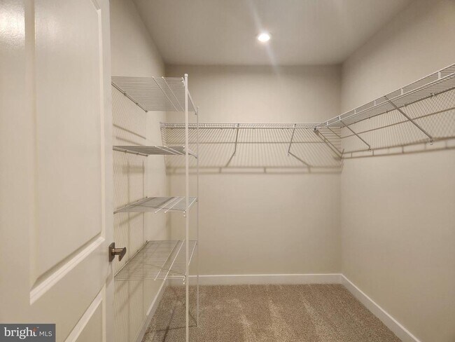 Building Photo - 377 Waterside Sq