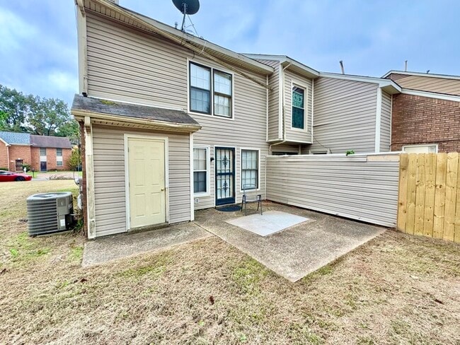 Building Photo - 6338 Kirby Downs Dr