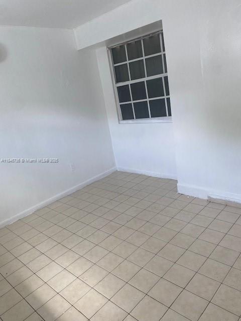 Building Photo - 1530 NE 180th St