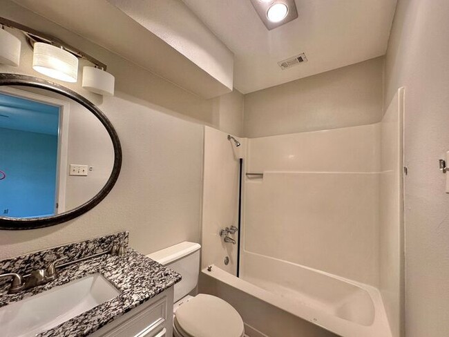 Building Photo - Available Now! Beautiful 3 Bedroom 2 Bath ...