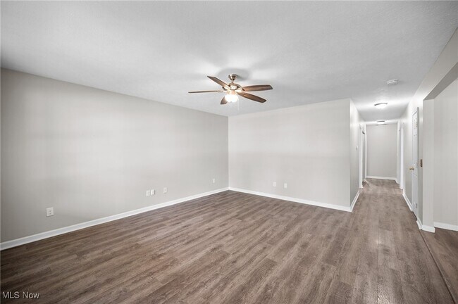 Building Photo - 3031 Logan Ln N