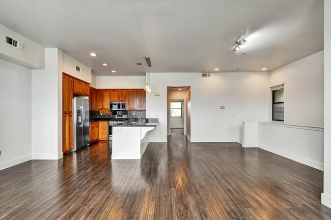 Building Photo - 1107 66th St