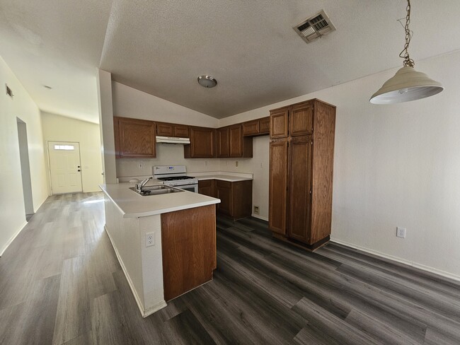 Building Photo - 655 Silverwood St