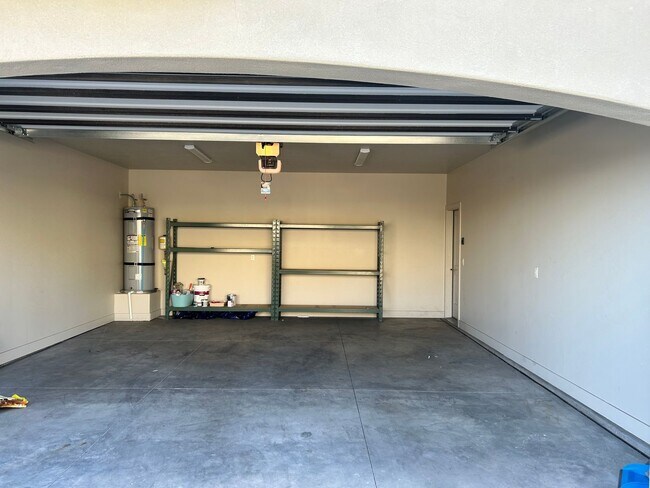 Building Photo - BEAUTIFUL TOWNHOME!