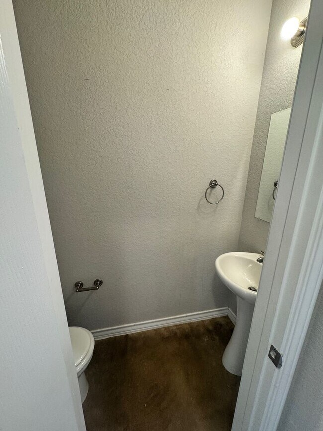 Building Photo - Coming Soon - Elegant 3BR 2.5 Bath Townhom...
