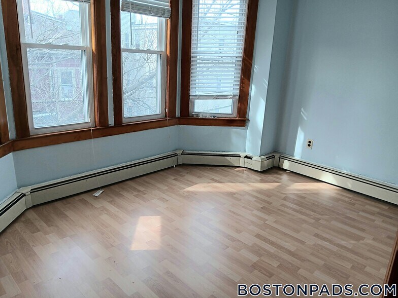 Building Photo - 89 Webster Ave