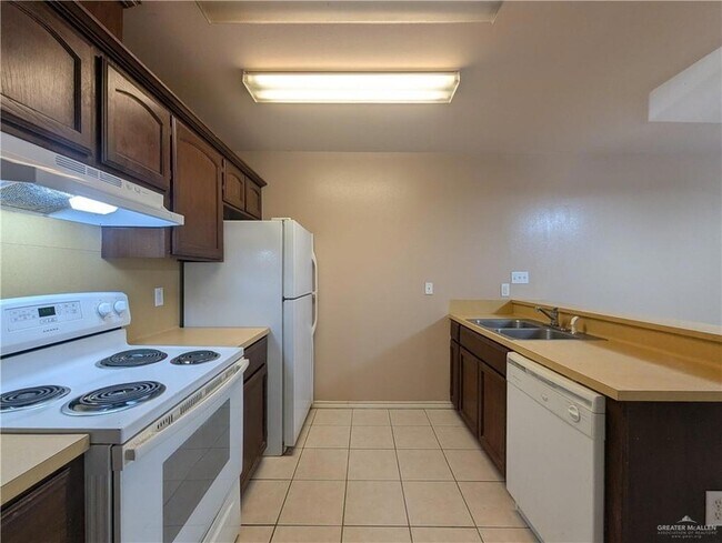 Building Photo - 1409 W Prosperity Dr