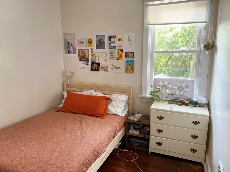 Building Photo - 624 Hastings St