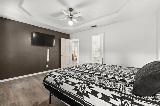 Building Photo - Cute & Cozy 3 Bdrm 2 Bath