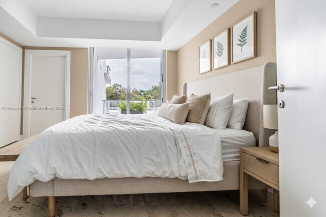 Building Photo - 2627 S Bayshore Dr