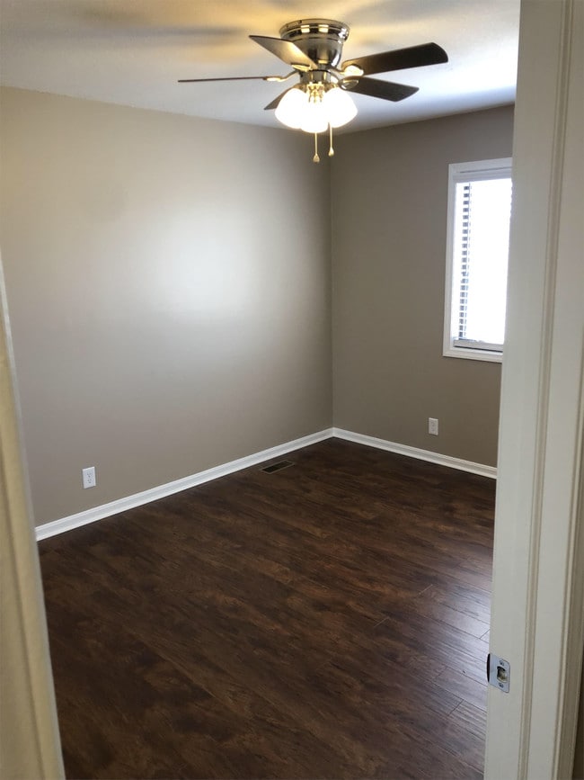 Building Photo - 1256 N Country Acres Ave