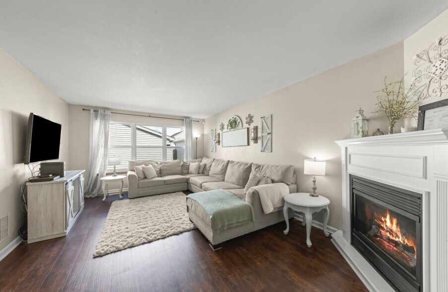 Building Photo - 2024 Grayhawk Dr