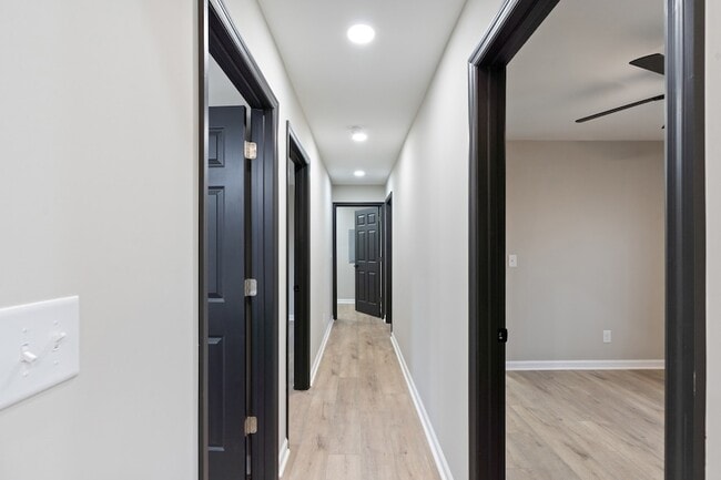 Building Photo - 804 Martin St