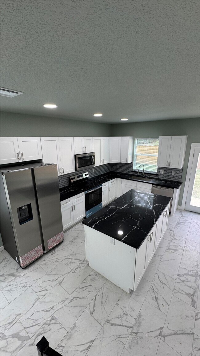 Building Photo - 169 S 10th St