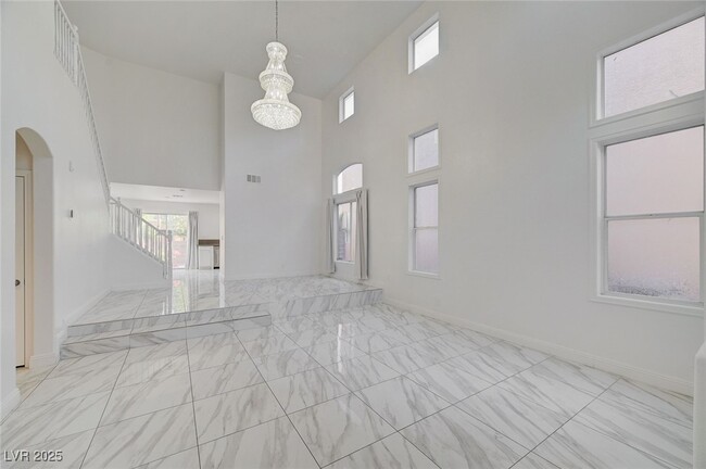 Building Photo - 9893 Canyon Peak Dr
