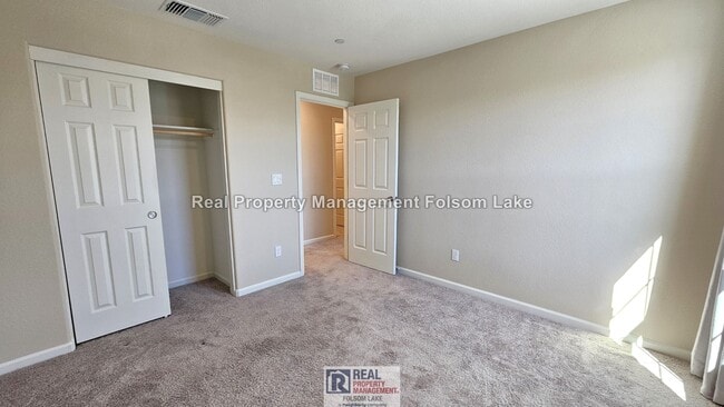 Building Photo - 3 bed 2.5 bath Home | Folsom Ranch - Gated Community | Walk to Dining & Coffee