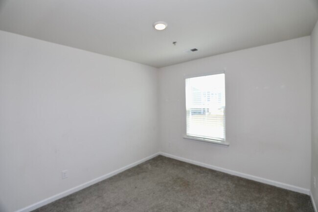 Building Photo - 352 Sandbach Rd