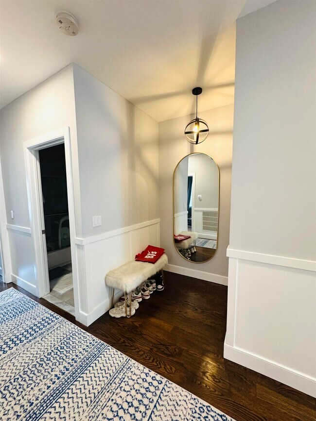 Building Photo - 114 Bleecker St