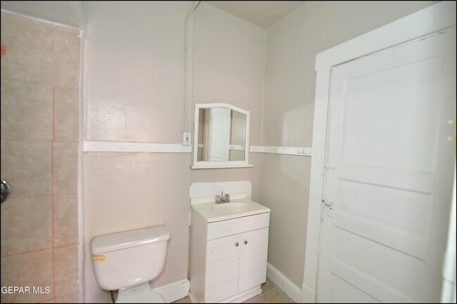 Building Photo - 3519 Douglas Ave