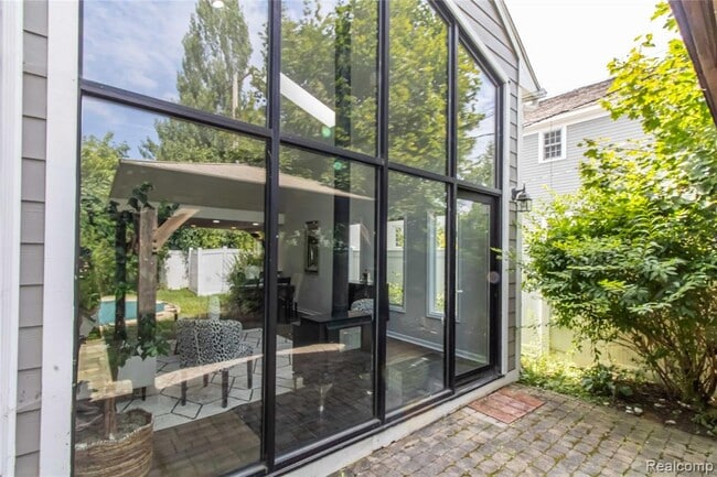 Building Photo - 1834 Fairview St