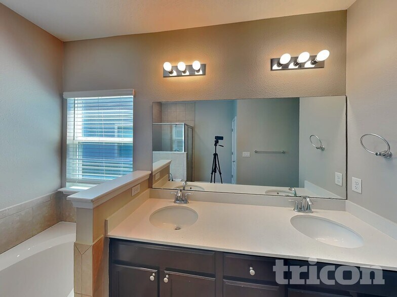 Building Photo - 154 Bloomfield Wy