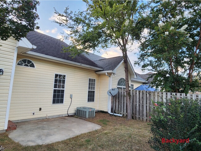 Building Photo - 102 Palmer Ct
