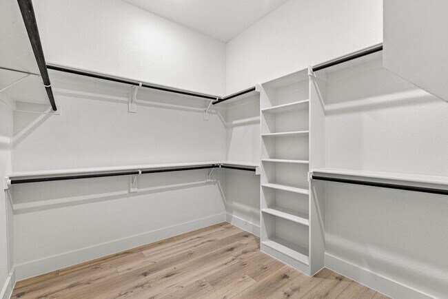 Building Photo - 5516 Helmick Ave