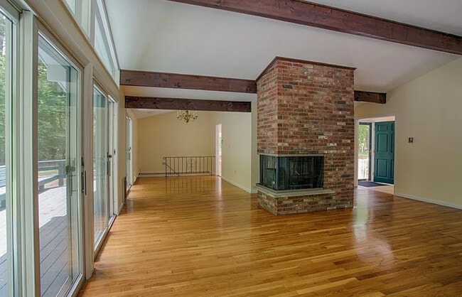 Building Photo - 15 Newbury Rd