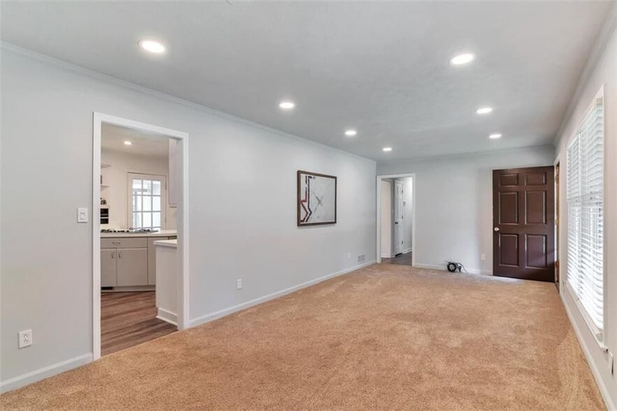 Building Photo - 759 Glen Cir SW