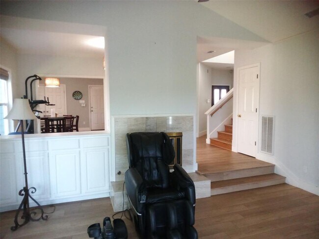 Building Photo - 6010 Long Champ Ct