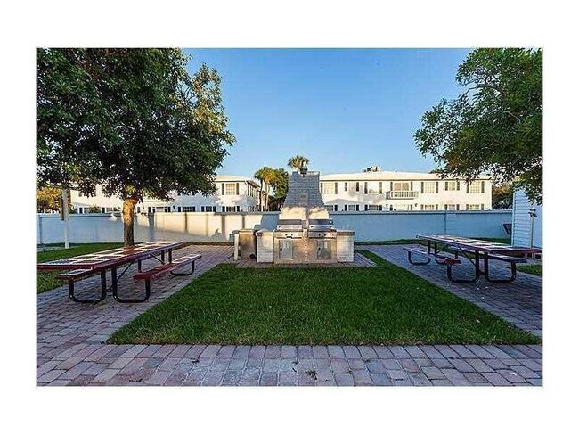 Building Photo - 2151 NE 68th St