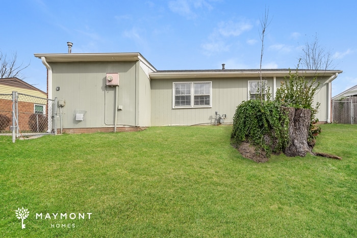 Building Photo - 517 Lama St