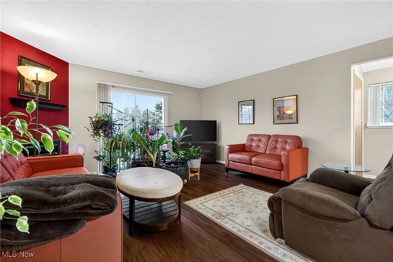 Building Photo - 10373 Glenway Dr