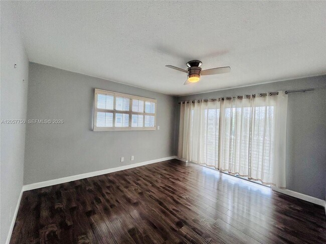 Building Photo - 2300 Park Ln