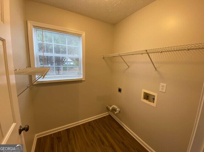 Building Photo - 4343 Grey Park Dr NE