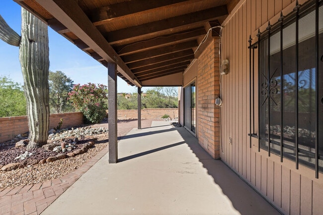 Building Photo - 1021 W Desert Canyon Pl