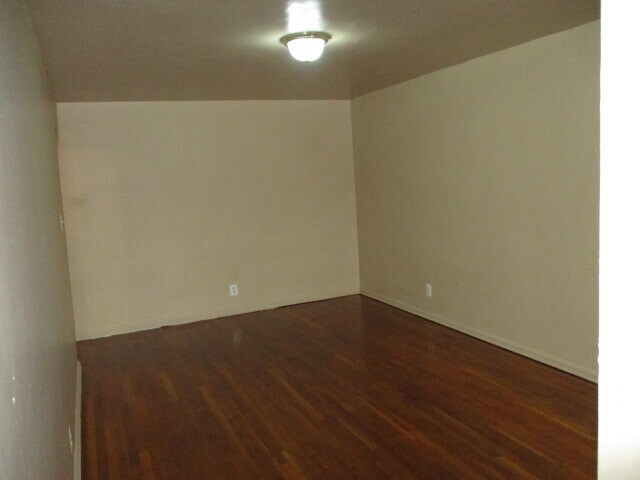 Livingroom - 1146 E 85th St